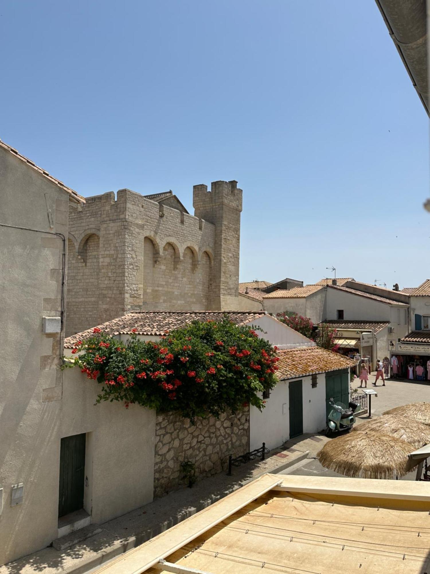 Appartement Avec Vue Sur L Eglise Des Saintes 외부 사진