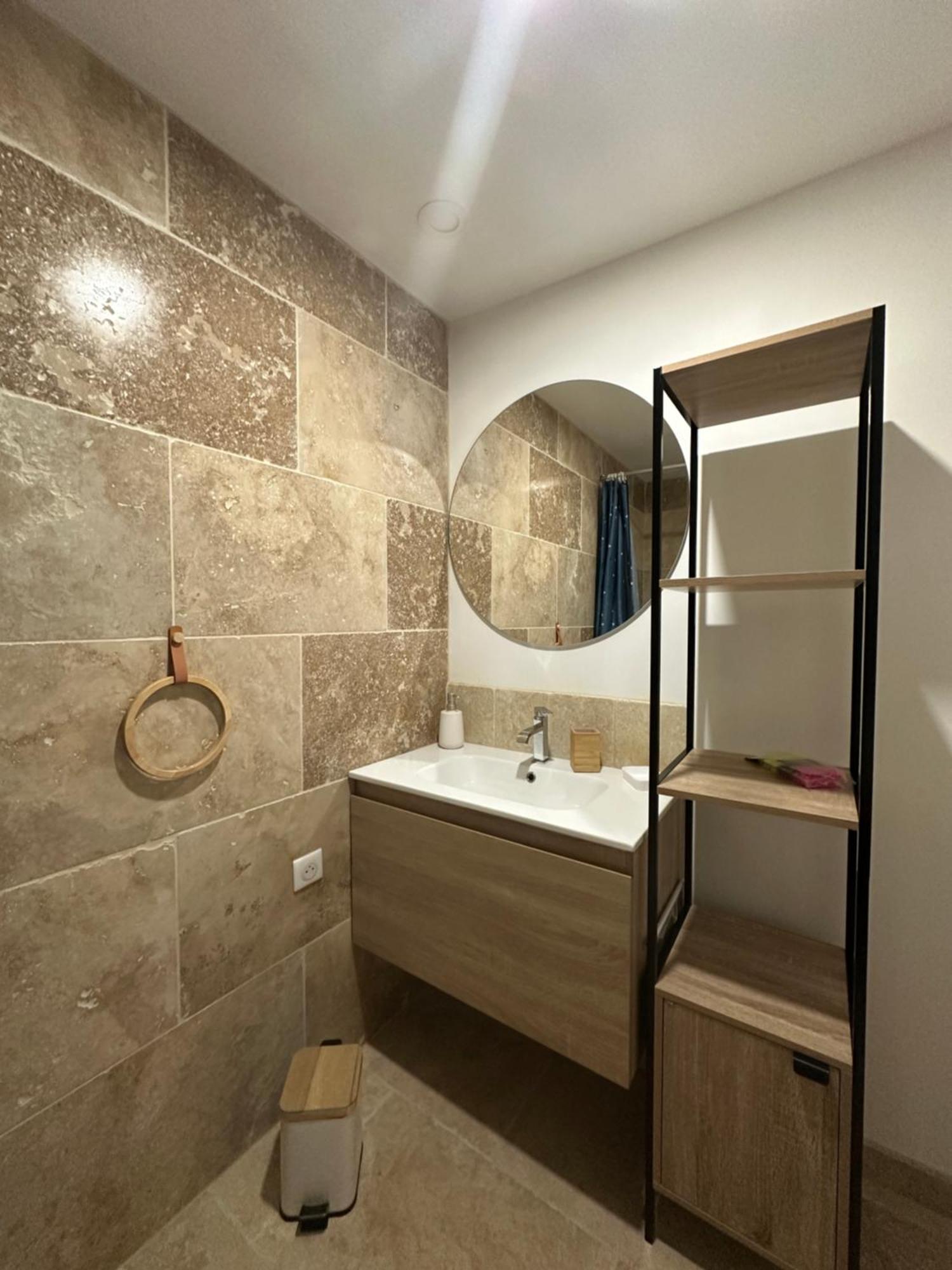 Appartement Avec Vue Sur L Eglise Des Saintes 외부 사진